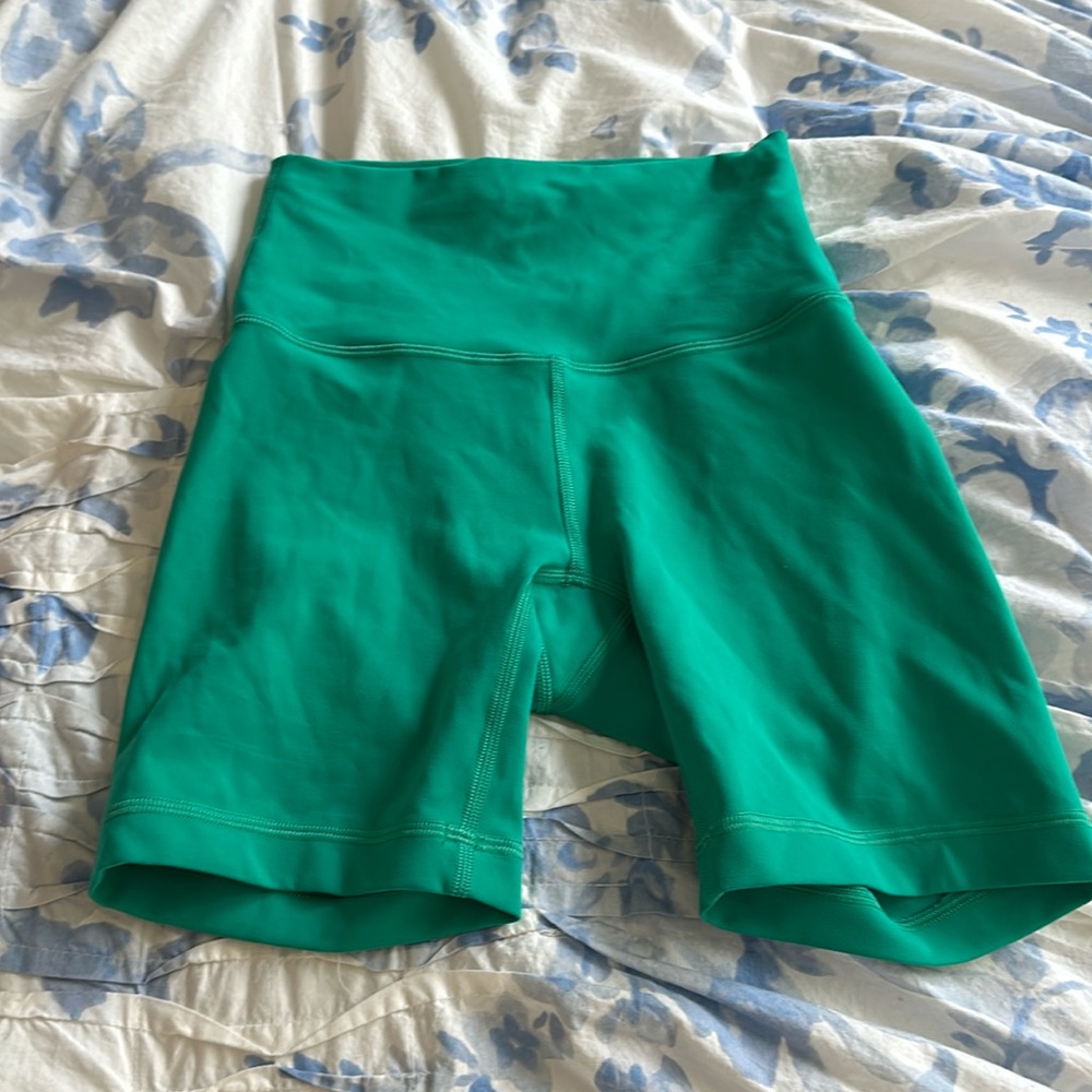 Lululemon Kelley green Wunder train shorts
